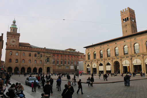 Ngôi trường Bologna lâu đời và uy tín bậc nhất tại Italia